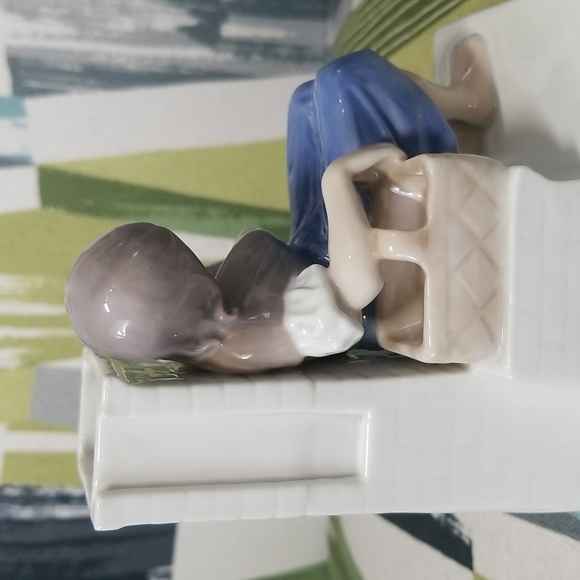 Copenhagen Porcelain The Little Match Girl B&G Bing and Grondahl Figurine Signed - Picture 9 of 13